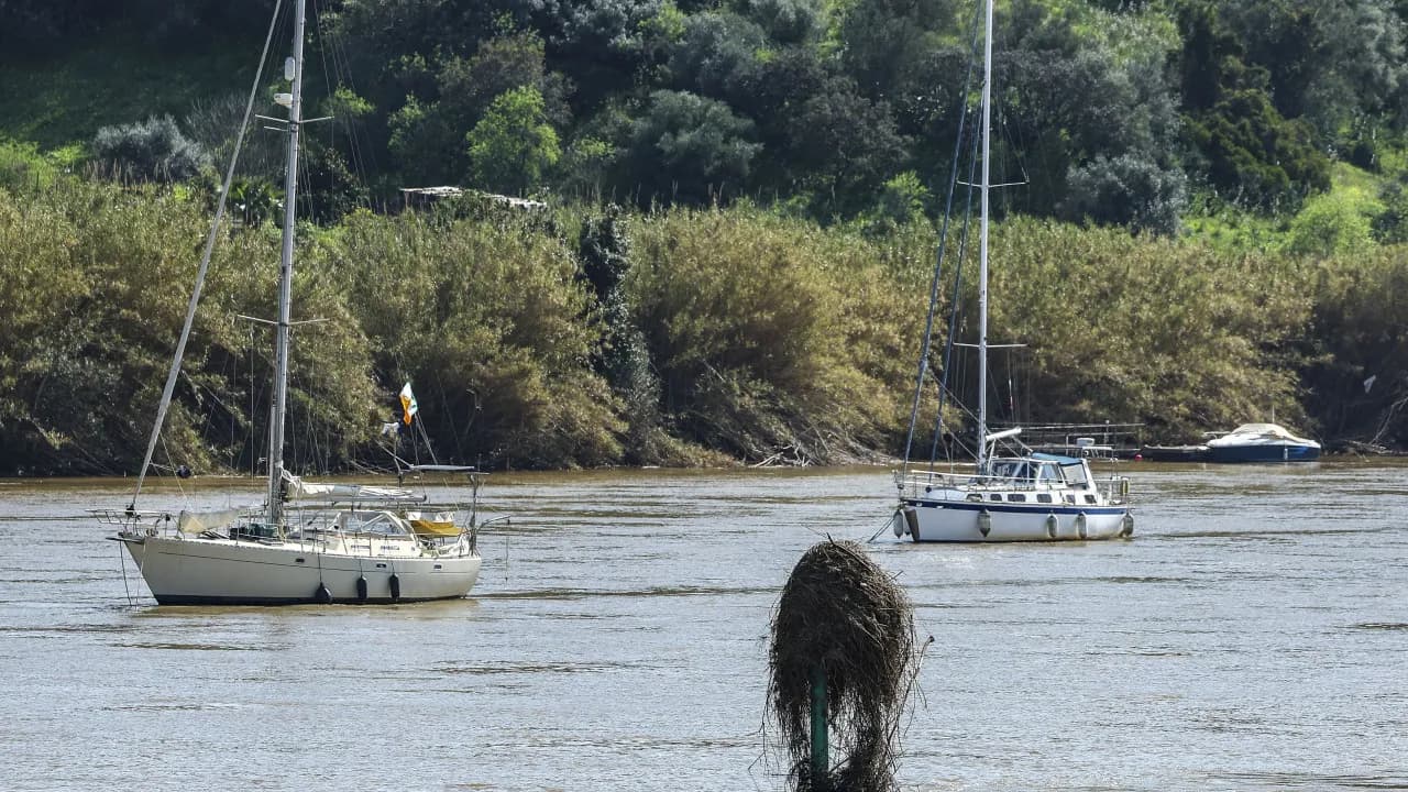 Tempestades devastam infraestruturas ribeirinhas em Portugal