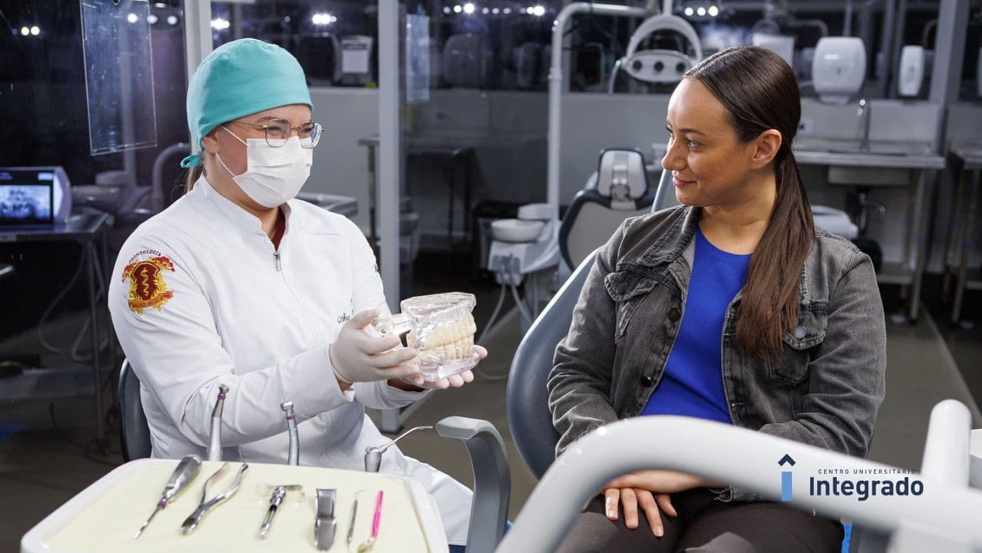 Perigos dos branqueamentos caseiros ameaçam saúde oral