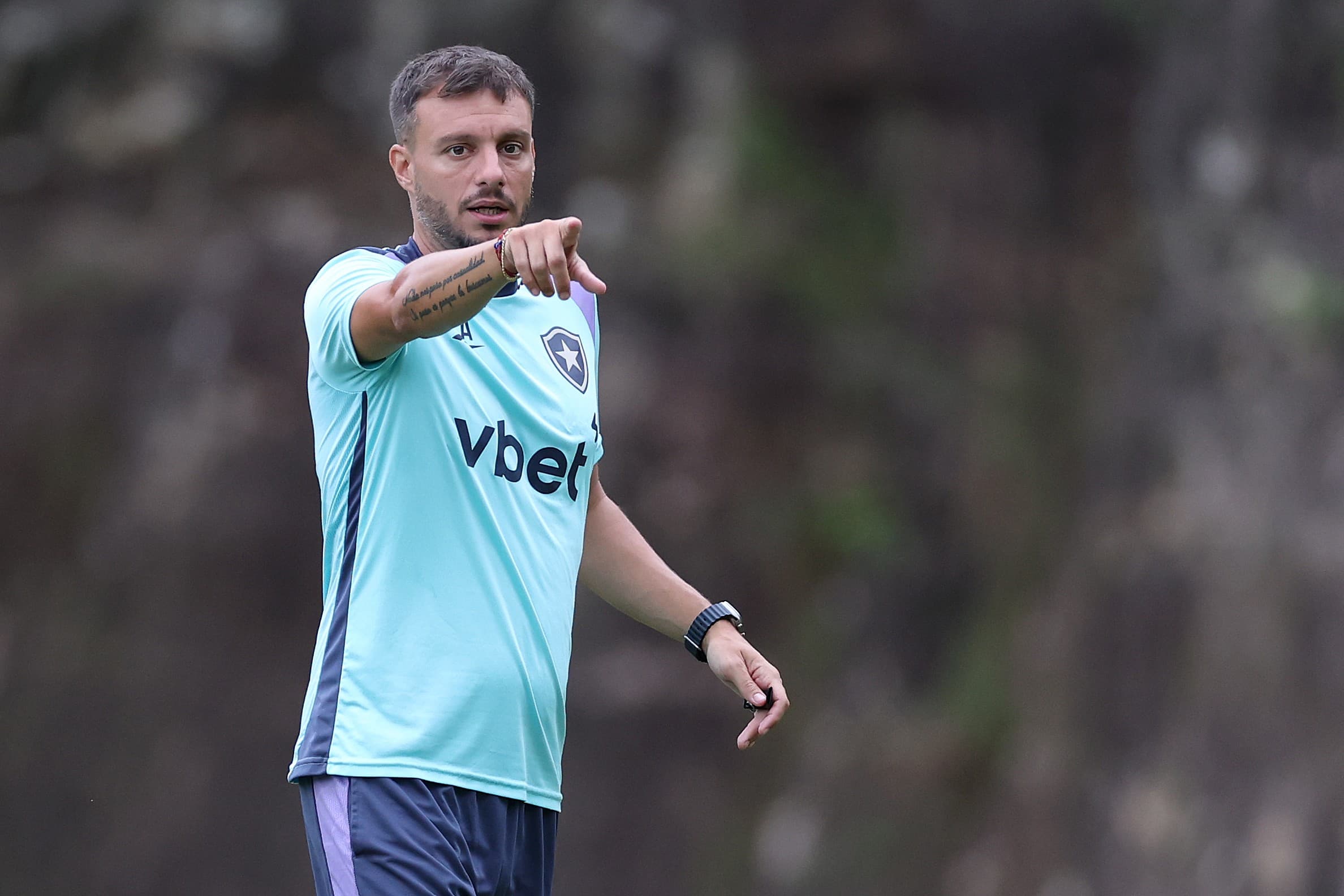 Bastos, Orgulho Angolano, Prepara Regresso Triunfal no Botafogo